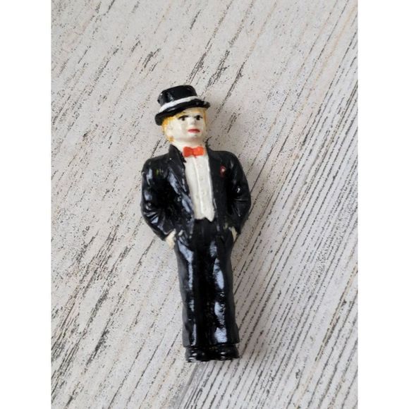Vintage mini tuxedo Man suit fridge magnet accessory - Picture 2 of 4